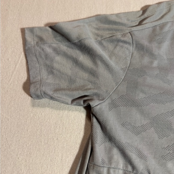 Under Armour Boys Size Small Gray Camouflage Men's T-Shirt - Picture 6 of 8